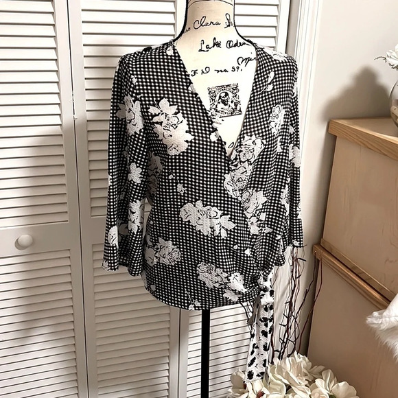 Black & White Floral Wrap Tie Blouse - Picture 3 of 6
